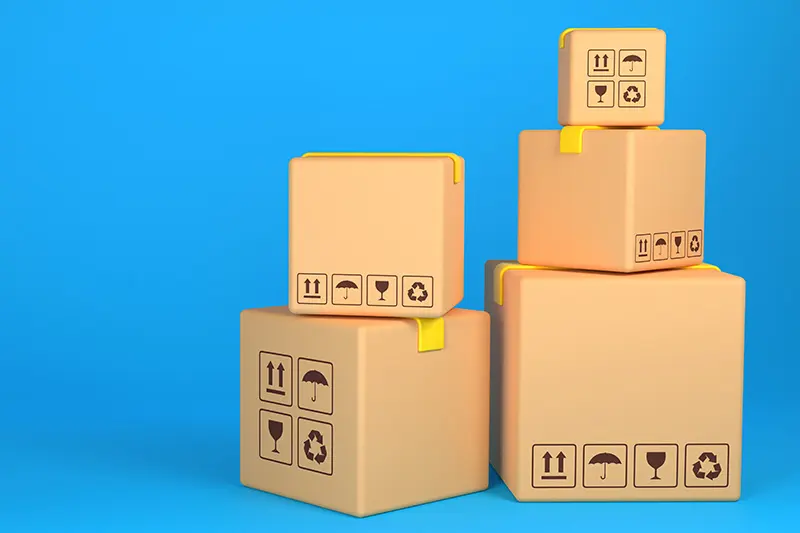 Packmaterial - Stapel von Umzugskartons verschiedener Größen - Meitner Umzüge und Entrümpelungen
